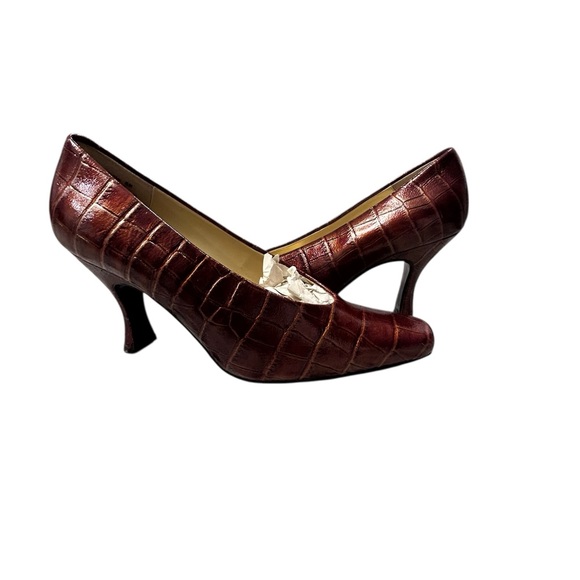 Bellini Shoes - Bellini Women’s Colette Crocodile-Embossed Leather Kitten Heel Pumps 8M